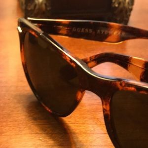 Guess Tortoise Brown Eyewear Wayfarer inspired